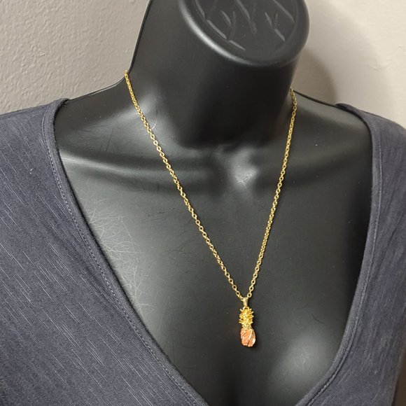 Awesome Gold Tone And Pink Pineapple Pendant Necklace 19 Inches Long - Picture 2 of 11
